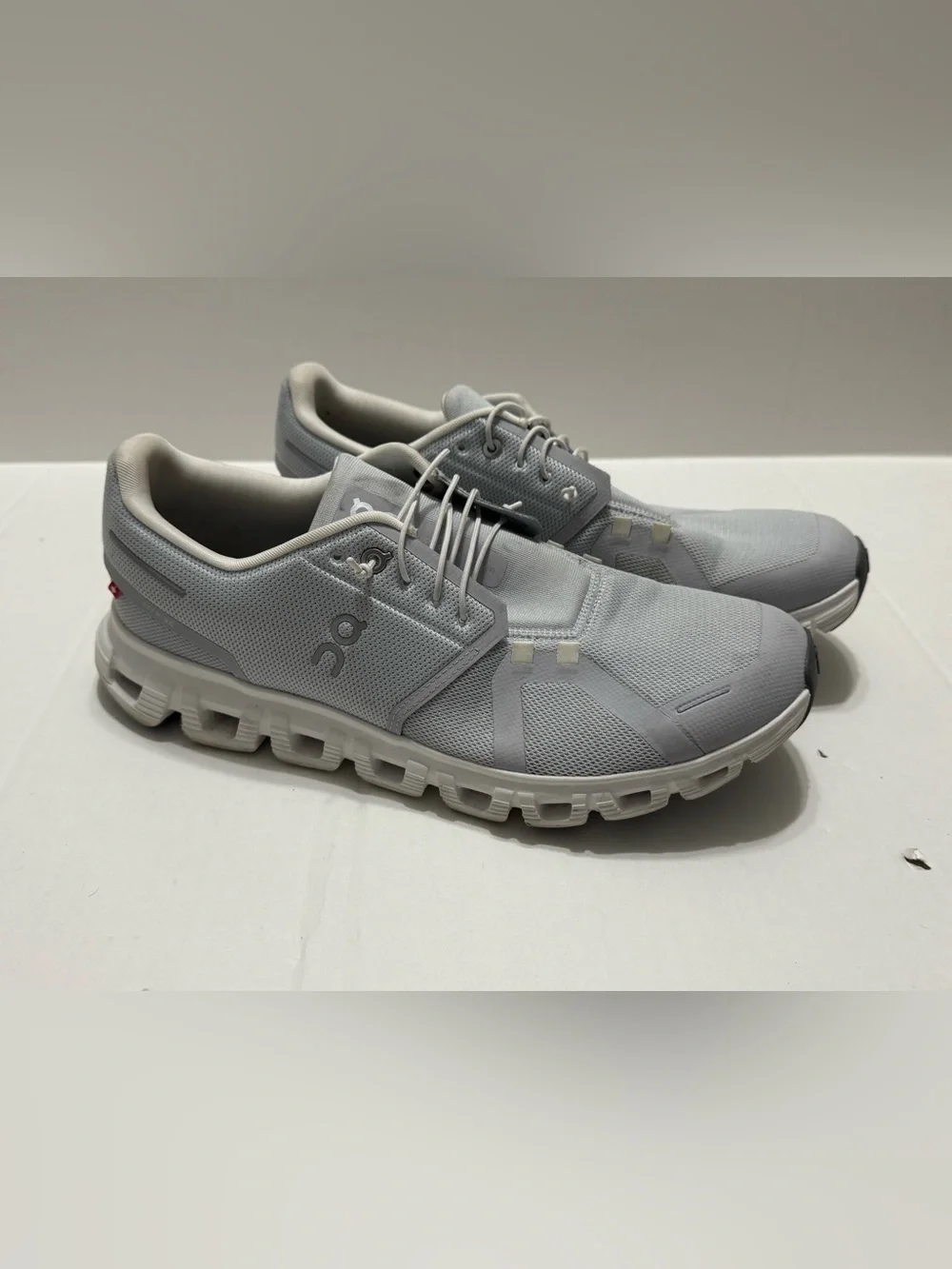On Cloud 6 Running Shoes in Glacier/White Mens Size 11.5